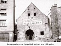 Zgrada zvonoljevaonice, Zvonarnička 3, srušena u jesen 1935. godine  Na dijelu Zvonarničke ulice 1457. godine osnovana je najstarija zagrebačka ljevaonica zvona, ujedno i najstariji proizvodni pogon u Zagrebu. U ljevaonici zvona lijevala su se zvona za, gotovo, sve crkve od Drave, Dunava, Soče pa do mora. Tu je bilo odliveno i veliko zvono za Zagrebačku katedralu koje je još i danas u upotrebi. Poznata su imena mnogih zvonoljevača iz te prve ljevaonice zvona, jer bi se oni, bilo imenom ili nekakvim znakom, potpisali na svako zvono. Važno je istaknuti sljedeće majstore: Antuna Blazinu iz 16. stoljeća, koji je izuzetno umješno ugrađivao tonske vrijednosti u svoje proizvode, Franca Duboisa iz 17. stoljeća, Gašpara Francitija iz 18. stoljeća, Henrika Degena iz 19. stoljeća, autora velikog zvona na Zagrebačkoj katedrali, kao i posljednje vlasnike ljevaonice, Antuna Blazinu i Ivana Lebiša iz 20. stoljeća. Zgrada je srušena u jesen 1935 godine.